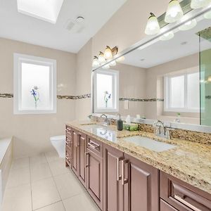 Double or Twin Room Private Bathroom